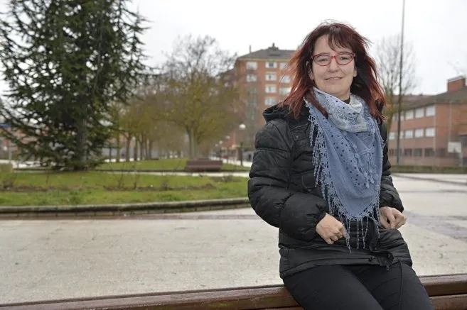 La antropóloga Melania Mosocoso, en un parque de Vitoria.